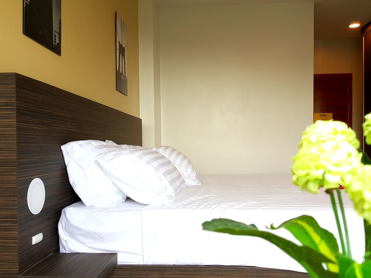 The All 24 Luxury Residence Bangkok Bagian luar foto
